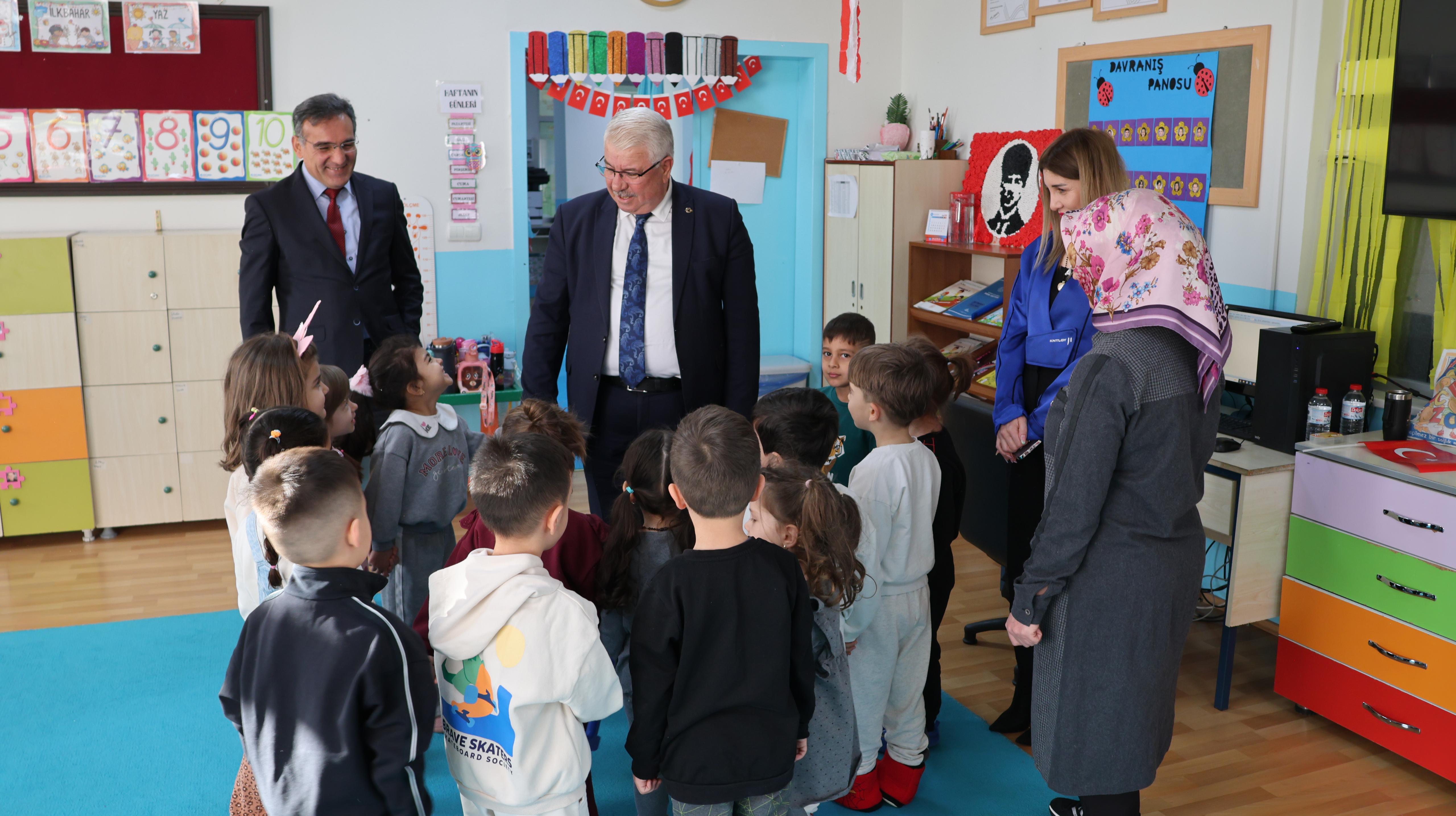 İl Millî Eğitim Müdürü Yusuf Yazıcı’dan Vilayetler Anaokuluna “Bayrak Sevgisi” Temalı Ziyaret